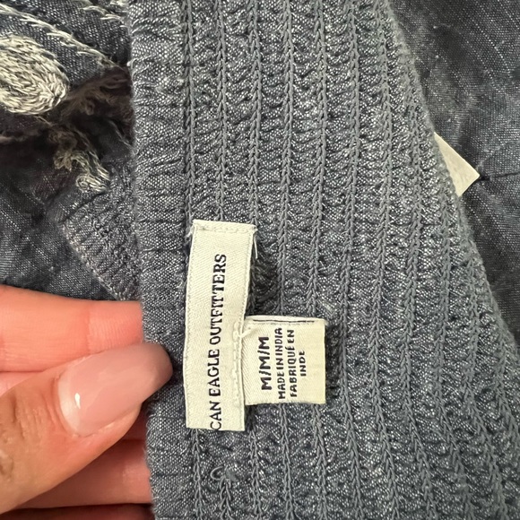 Embroidered crop top - Picture 2 of 2